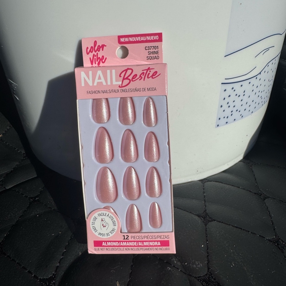 Color Vibe Nail Bestie Almond Nails